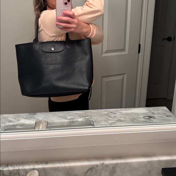 Longchamp Le Pilage Elegant Black Leather Tote Bag. Excellent condition. - Picture 14 of 15